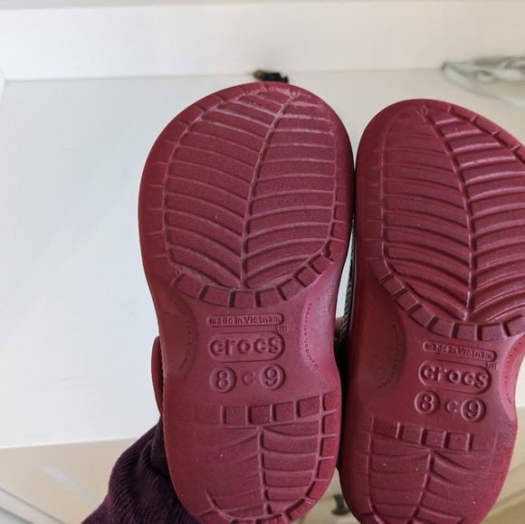 Boys red lined Crocs size 8/9 children - Picture 2 of 2